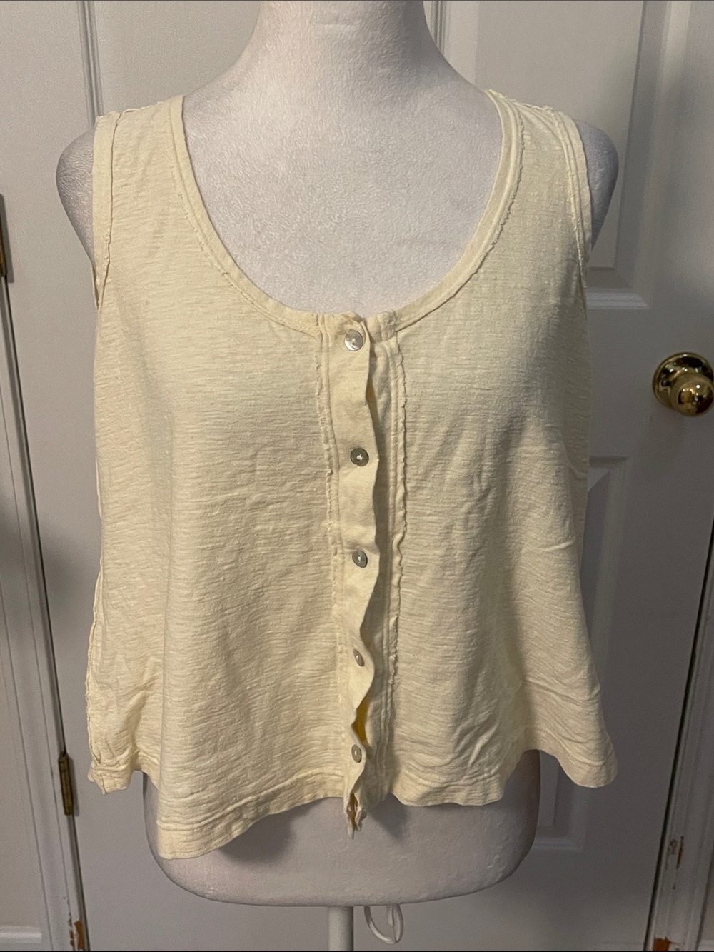 Cut Loose Pale Yellow Button-Front Tank Top. Size sm.